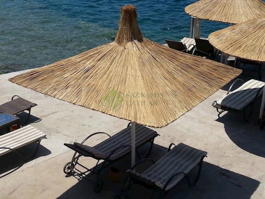 kamis-ve-hasir-semsiyeler-dogal-golge-arayisi